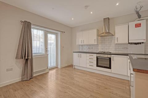 3 bedroom terraced house for sale, Chestnut Avenue, Forest Gate
