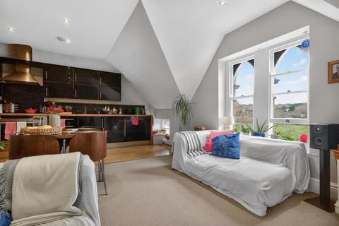 2 bedroom apartment to rent, Ninian Road, Roath, Cardiff