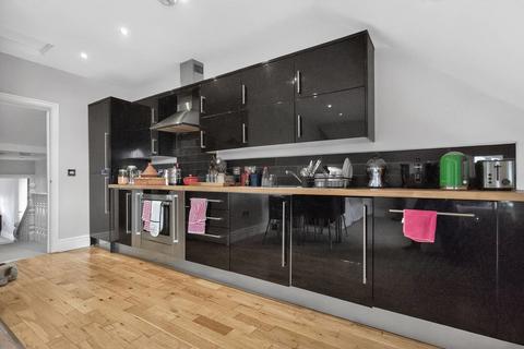 2 bedroom apartment to rent, Ninian Road, Roath, Cardiff