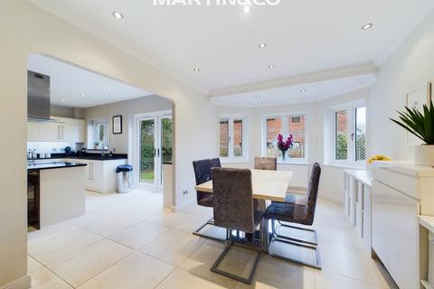 5 bedroom detached house for sale, Montague Close, Wokingham