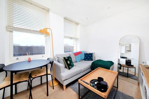 1 bedroom flat for sale, Chivalry Road, London