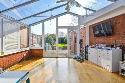 4 bedroom bungalow for sale, Louis Fields, Fairlands, Guildford, GU3