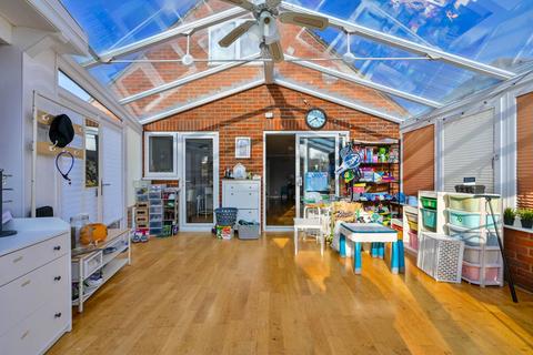 4 bedroom bungalow for sale, Louis Fields, Fairlands, Guildford, GU3