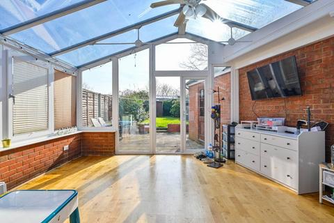 15 Louis Fields, Fairlands, Guildford, GU3 3JG
