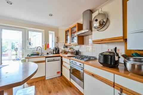 15 Louis Fields, Fairlands, Guildford, GU3 3JG