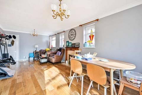15 Louis Fields, Fairlands, Guildford, GU3 3JG