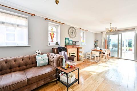15 Louis Fields, Fairlands, Guildford, GU3 3JG