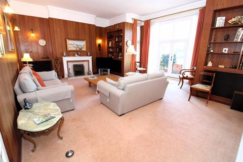 3 bedroom apartment for sale, Chipstead