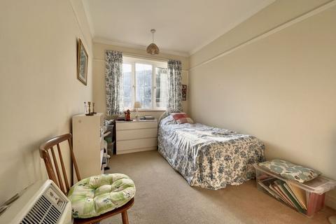 2 bedroom maisonette for sale, Albany Crescent, Esher