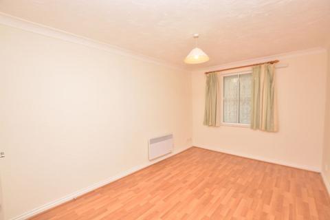 2 bedroom apartment to rent, Hurworth Avenue, Slough