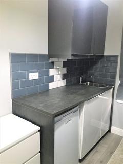 Studio to rent, Alfred Road, Acton, London