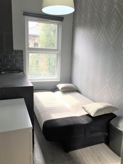 Studio to rent, Alfred Road, Acton, London