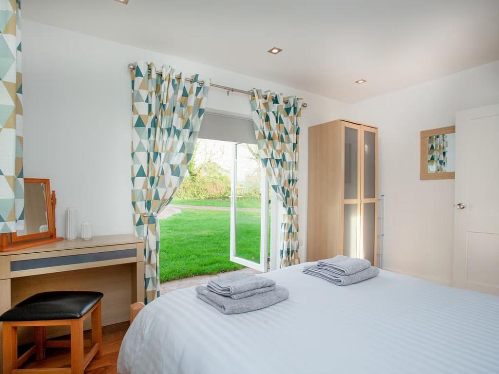 Bedroom-wonkey-donkey-2