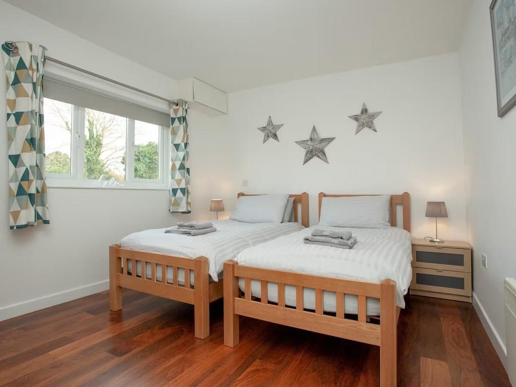 Bedroom-wonkey-donkey-3