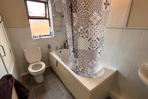 2 bedroom semi-detached house to rent, Heron Drive, NG7