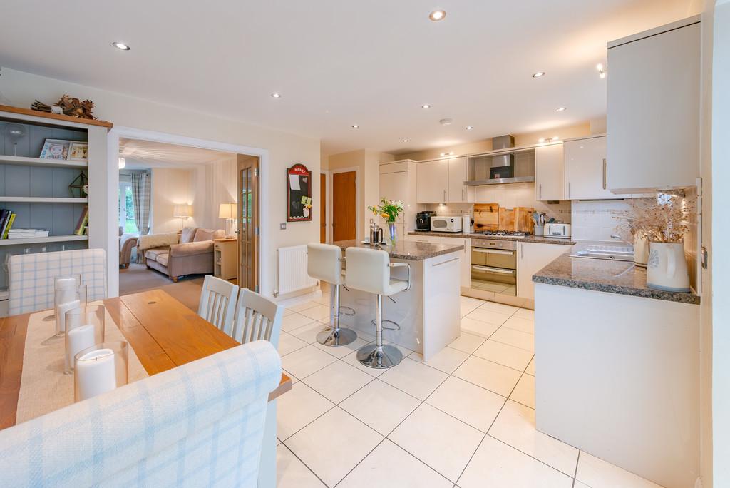 12 Woodfield Close Low Res 0009  IMM2307-Enhanced-