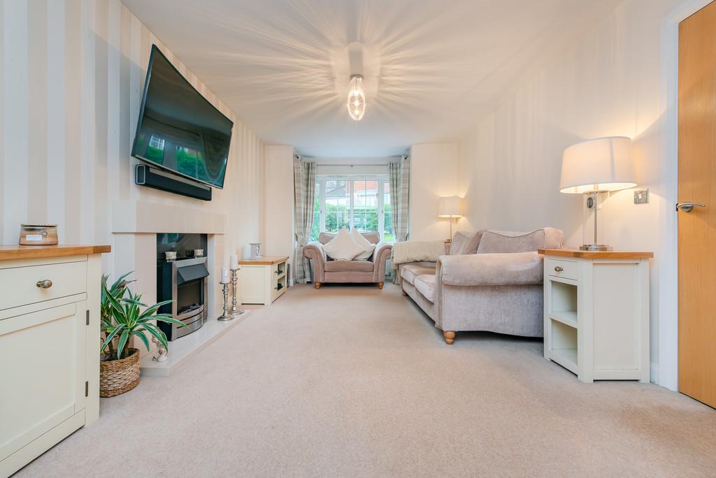 12 Woodfield Close Low Res 0013  IMM2322-Enhanced-