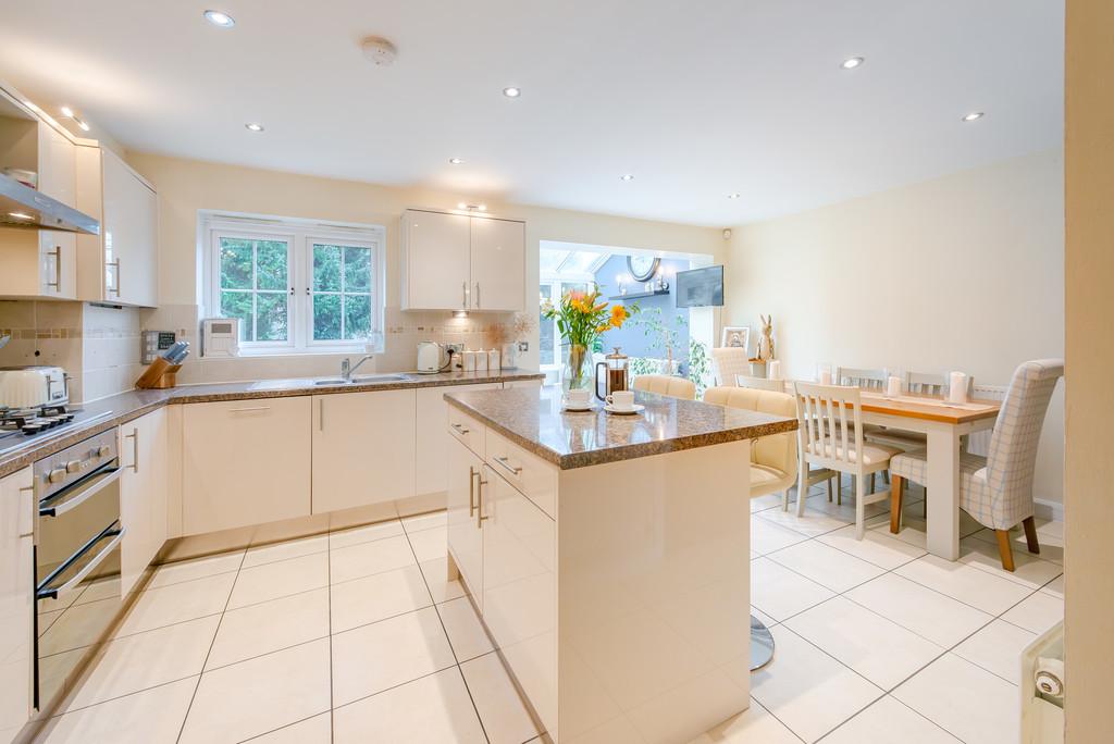 12 Woodfield Close Low Res 0005  IMM2237-Enhanced-