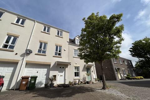 4 bedroom terraced house to rent, Barlow Gardens - Stunning Four Bedroom Town House available now