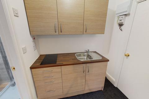 Studio to rent, Dirkhill Road BD7