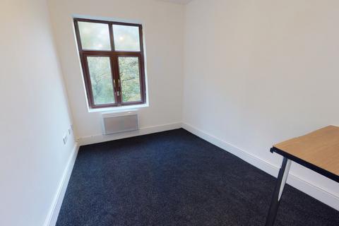 Studio to rent, Dirkhill Road BD7