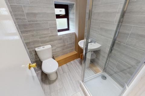 Studio to rent, Dirkhill Road BD7