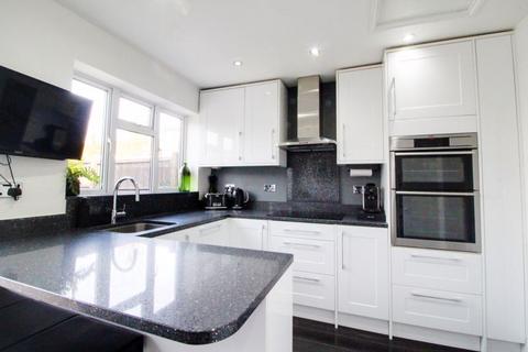 6 Millcrest Road, Goffs Oak, Waltham Cross, EN7 5NN