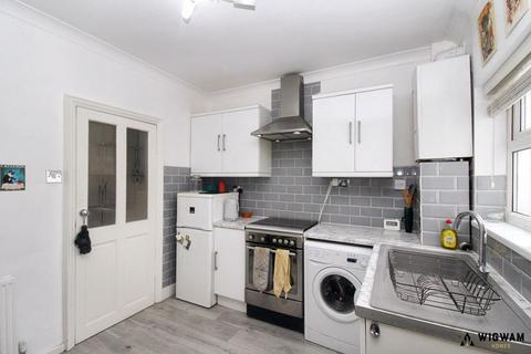 2 bedroom end of terrace house for sale, Lynton Avenue, Perth Street West, Hull, HU5