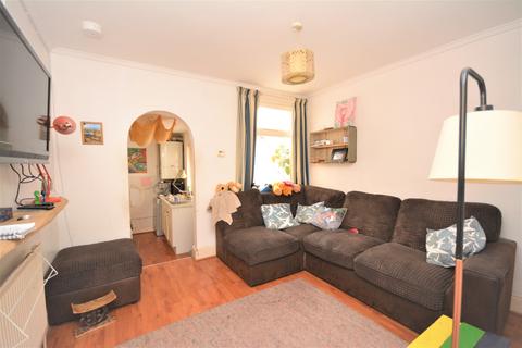 2 bedroom terraced house to rent, Bernard Road, Cowes