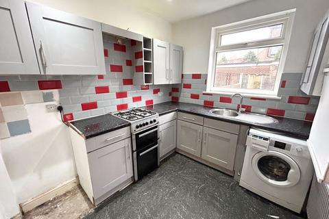 2 bedroom terraced house to rent, Tetlow Grove, Manchester