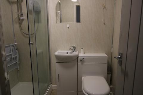 2 bedroom flat to rent, Woodlands Court, Newcastle upon Tyne, NE15