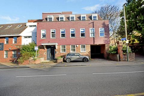 2 bedroom apartment to rent, Chertsey Street