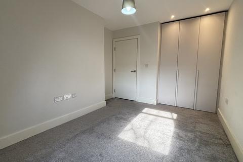 2 bedroom apartment to rent, Chertsey Street