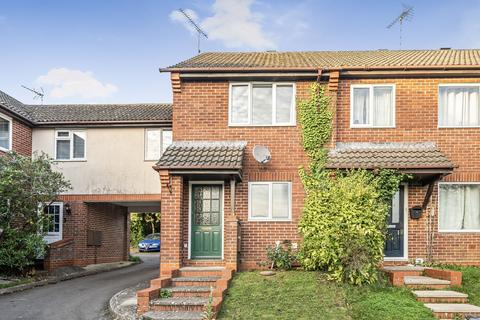 3 bedroom end of terrace house to rent, Orchard Close, Hampshire SO24