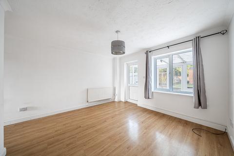 3 bedroom end of terrace house to rent, Orchard Close, Hampshire SO24
