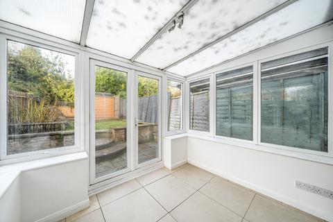 3 bedroom end of terrace house to rent, Orchard Close, Hampshire SO24