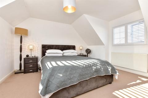 4 bedroom detached house for sale, Kings Drive, Gravesend, Kent