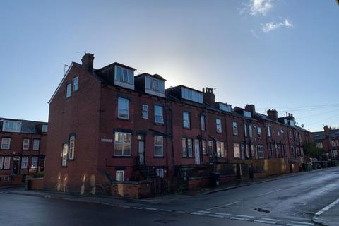 6 bedroom property for sale, Hardy Terrace - Block of 6 Flats, Leeds, LS11