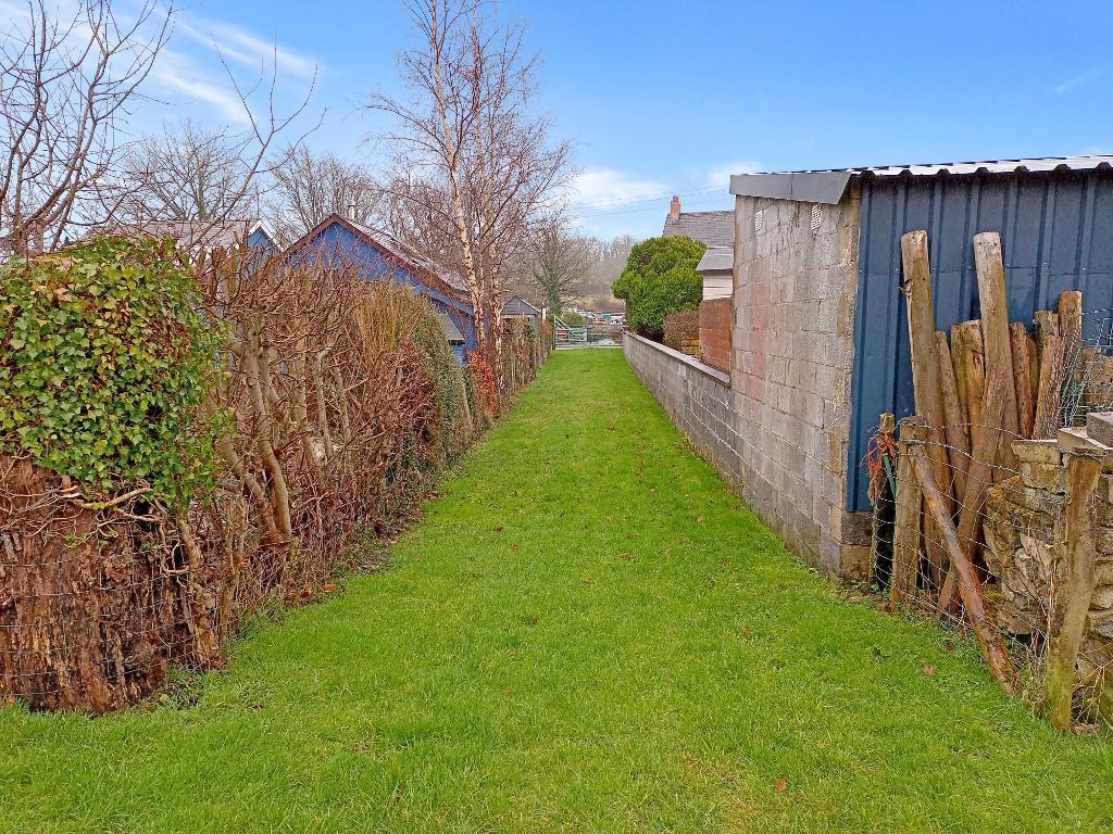 Separate Entrance To Paddock