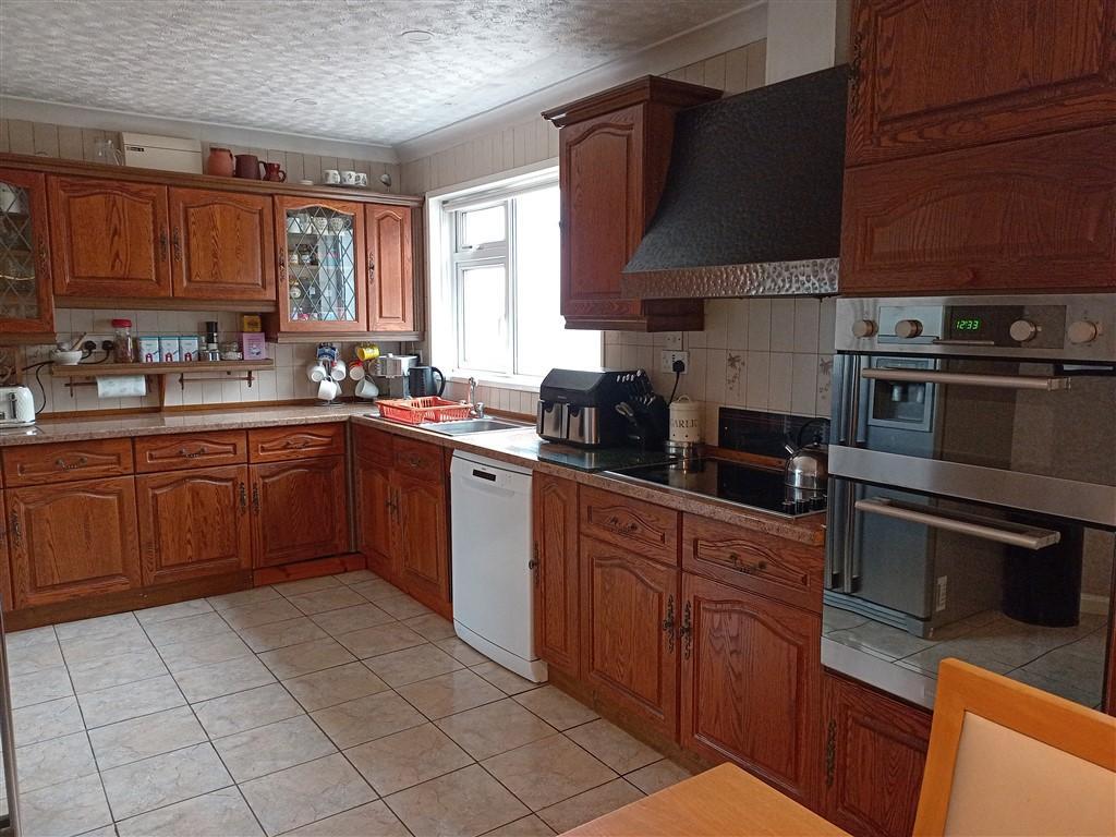 Kitchen / Breakfast Room 1
