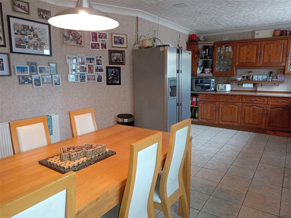 Kitchen / Breakfast Room 2