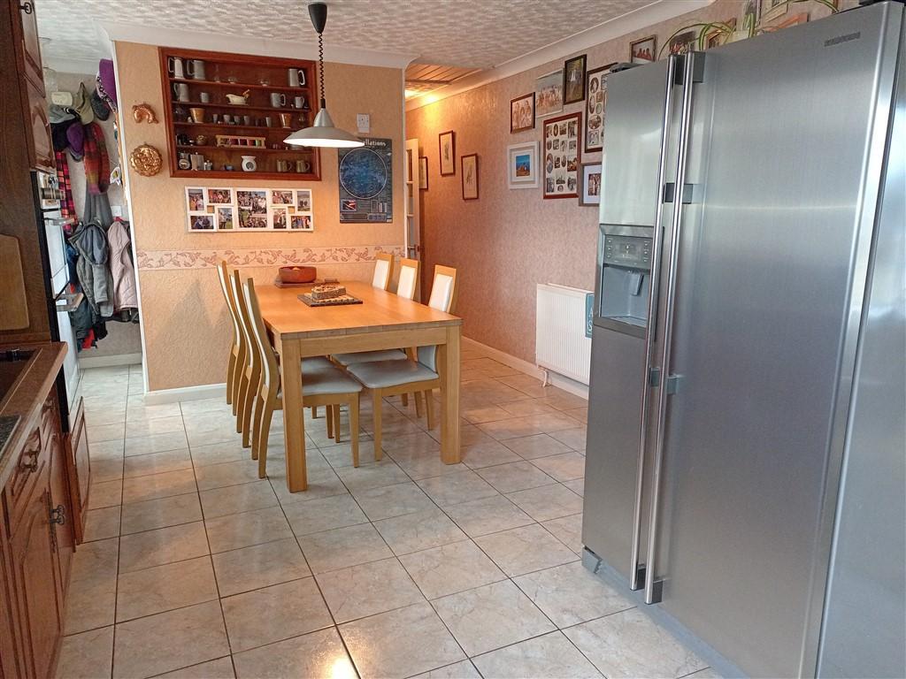 Kitchen / Breakfast Room 3