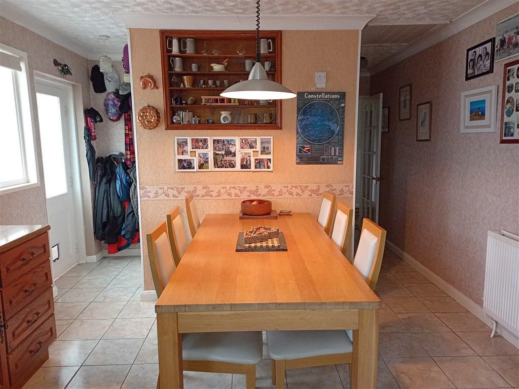 Kitchen / Breakfast Room 4