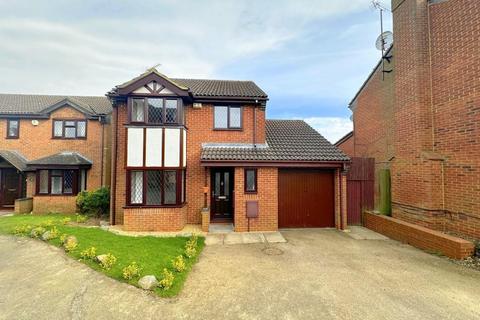 3 bedroom detached house for sale, Launton Close, Luton, Bedfordshire, LU3 4BF