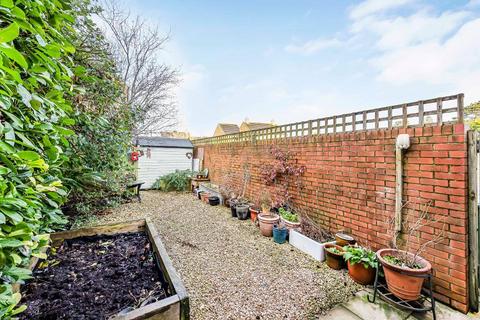 4 Barton Field, Cambridge, Gloucester, GL2 7DH