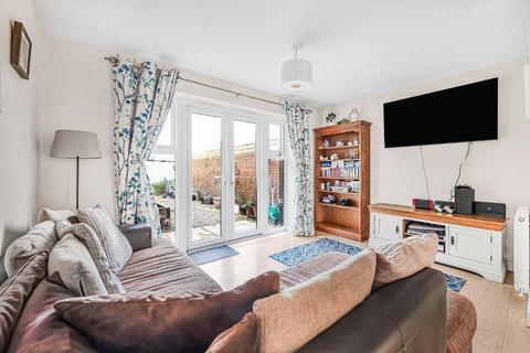 4 Barton Field, Cambridge, Gloucester, GL2 7DH