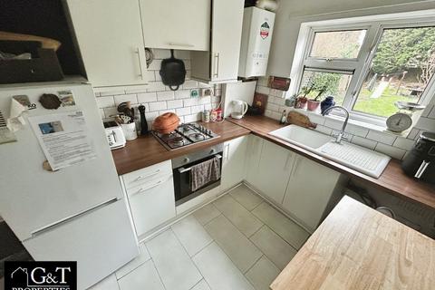 3 bedroom semi-detached house to rent, Randle Road, Stourbridge