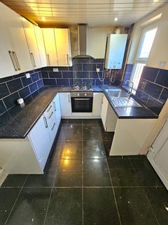 3 bedroom terraced house to rent, South Street, Longsight, Manchester, M12