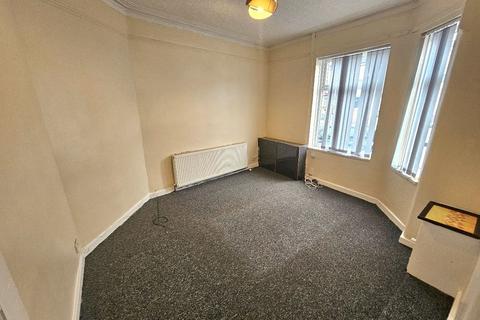 3 bedroom terraced house to rent, South Street, Longsight, Manchester, M12