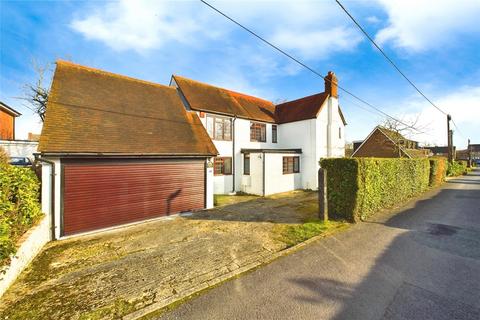 4 bedroom detached house to rent, Newtown, Tadley, Hampshire, RG26